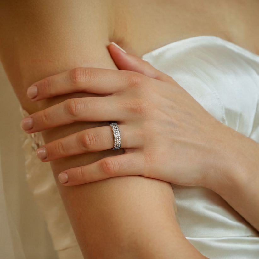 Moeraki Wedding Ring with Created Diamonds