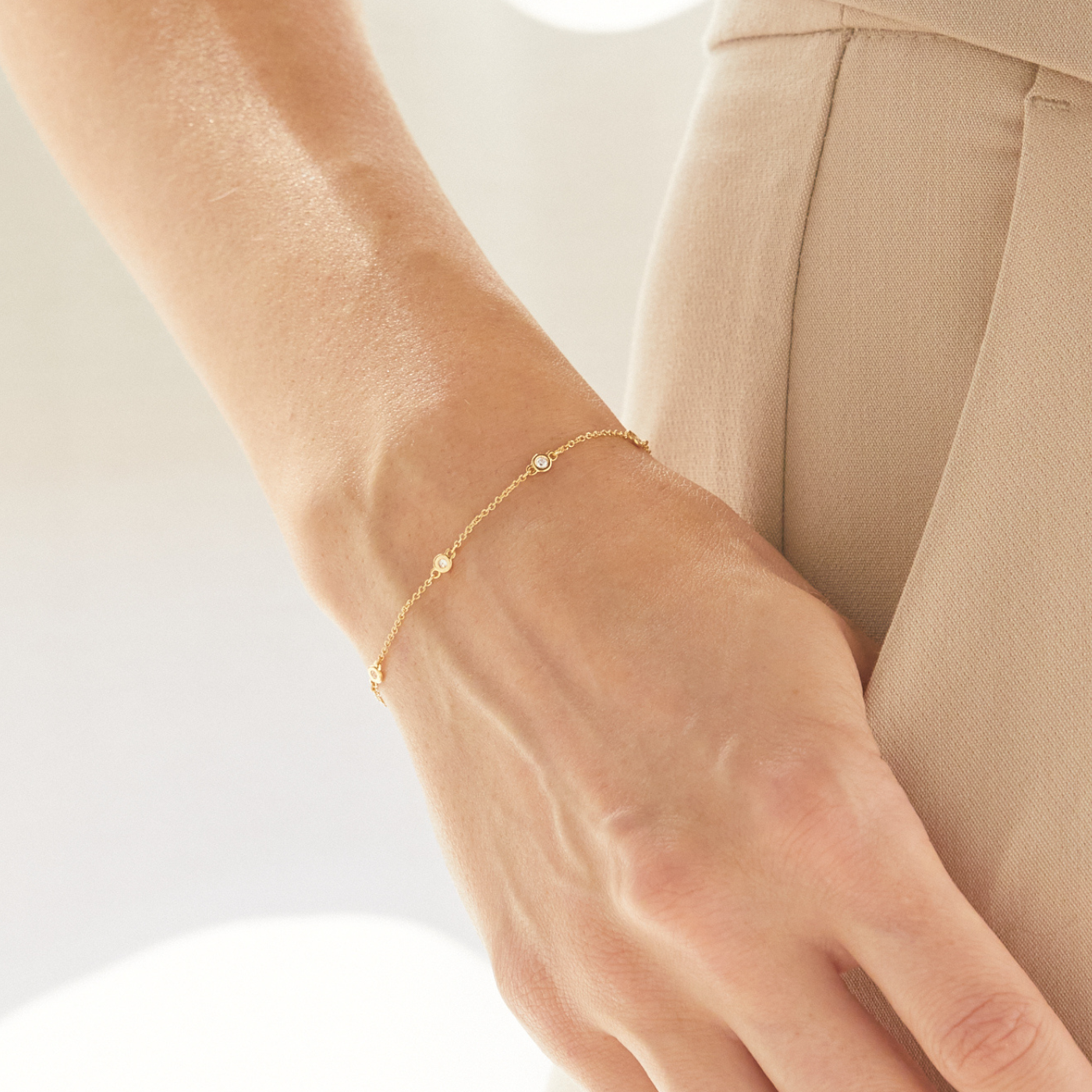Lyra bracelet with created diamonds