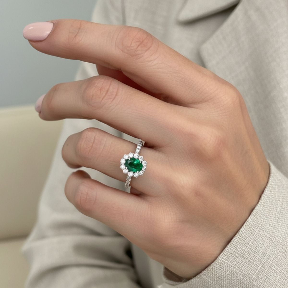 Anillo de compromiso Acompañado Kate Esmeralda con Diamantes creados