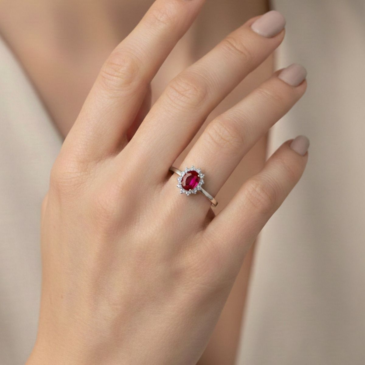 Anillo de compromiso Kate Rubí con Diamantes creados