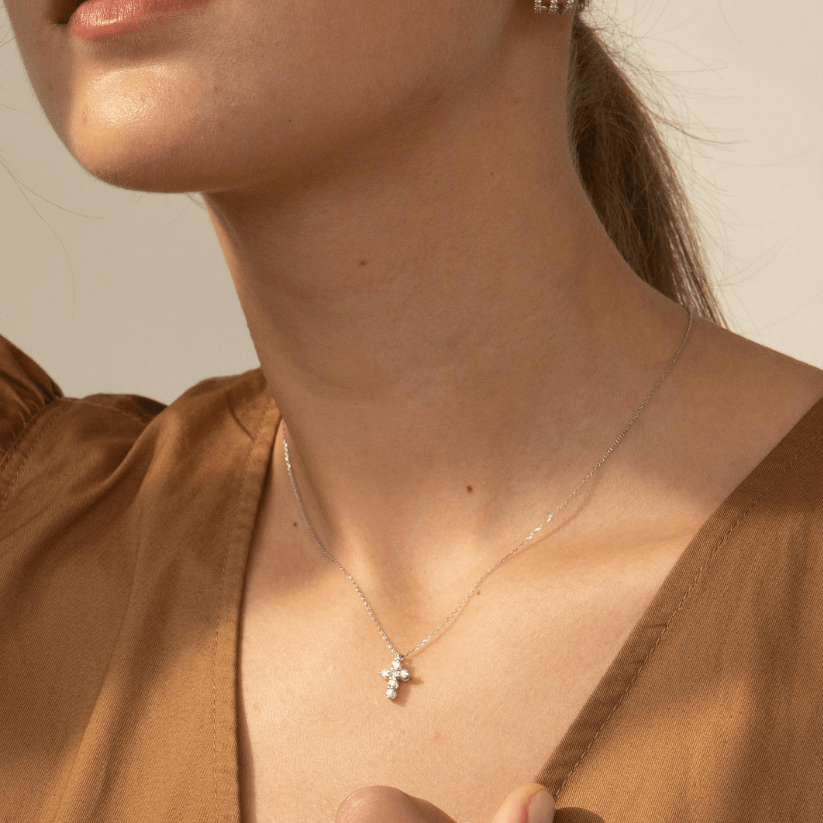 Pendentif diamant créé par Crux avec chaîne