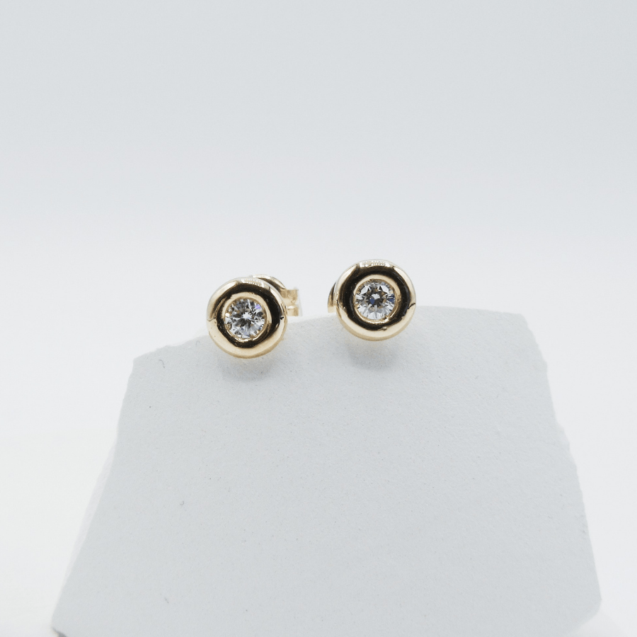 Boucles d'oreilles dormeuses Orapa avec Diamants créés
