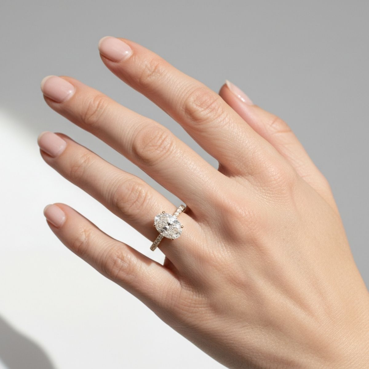 Anillo de Compromiso Adamas con diamante creado Central Oval