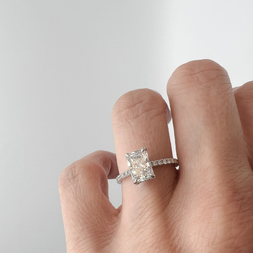 
                  
                    Bague de fiançailles Diana avec diamant central radiant de laboratoire
                  
                