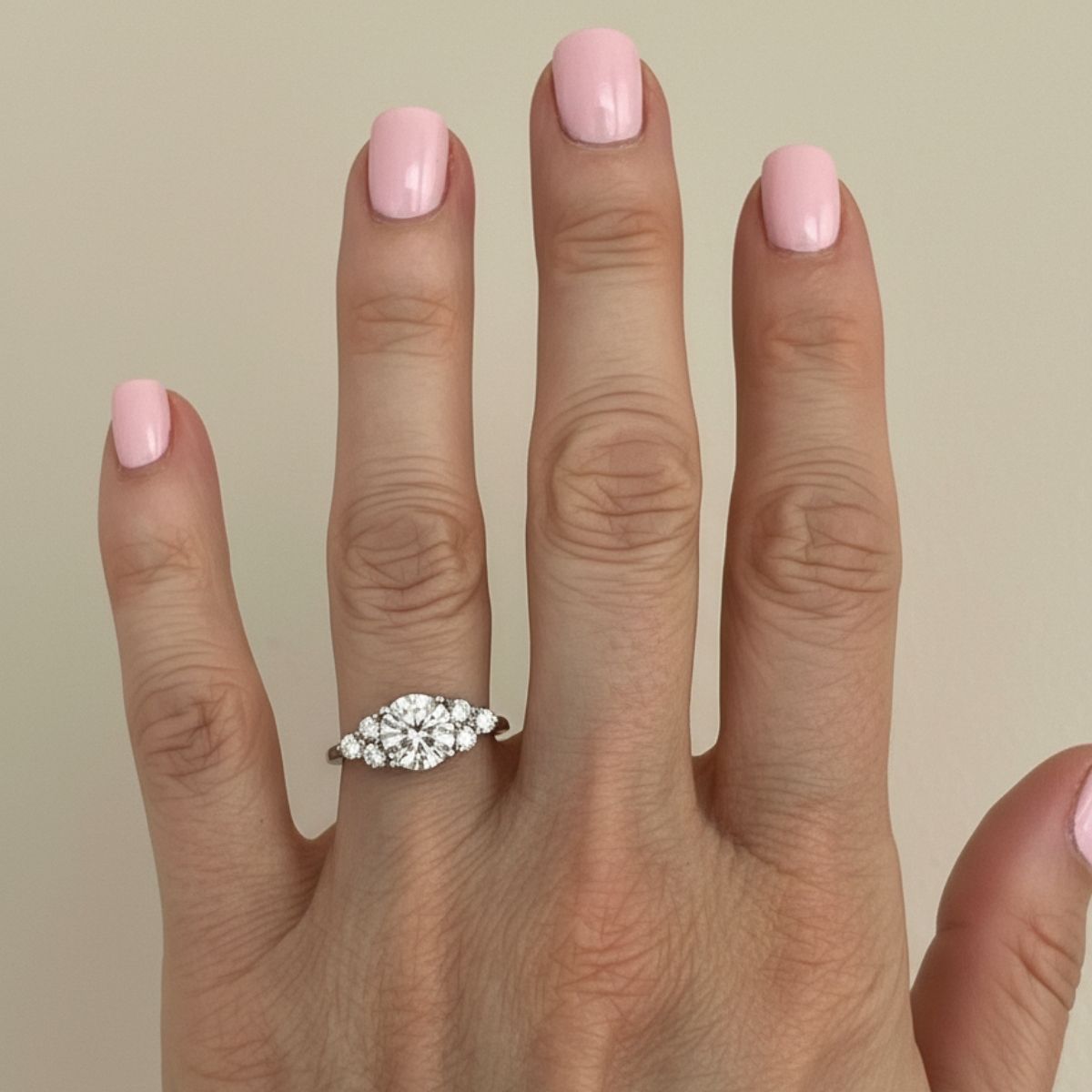 Anillo de compromiso Karina con diamantes creados Limited Edition