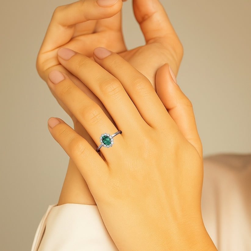 Anillo de compromiso Kate Esmeralda con Diamantes creados
