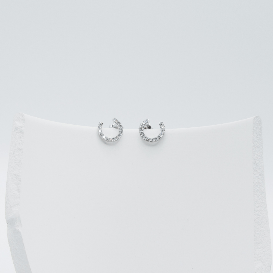 
                  
                    Pendientes Selene de oro 18K y diamantes con entrega rápida
                  
                