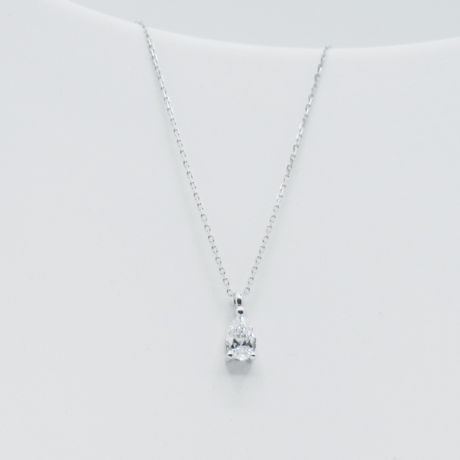 
                  
                    Colgante Drop de diamantes creados con cadena
                  
                