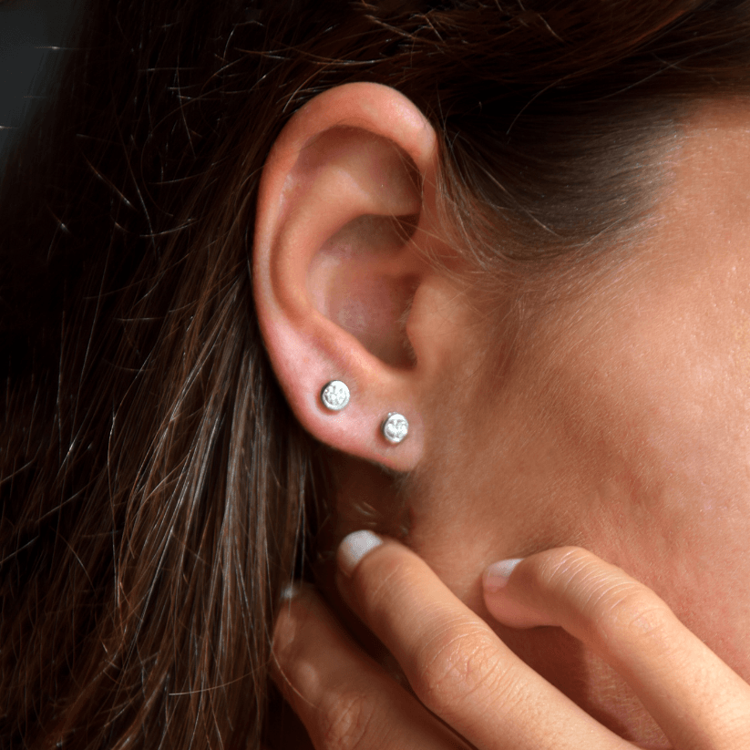 
                  
                    Boucles d'oreilles Koh Sleepy avec diamants créés
                  
                